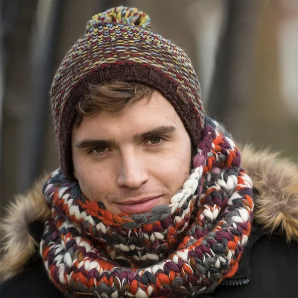 Gorro con pompón Knit wool de Kusan - Marrón-Amarillo - Imagen 2